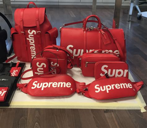 louis vuitton supreme koffer|louis vuitton x supreme font.